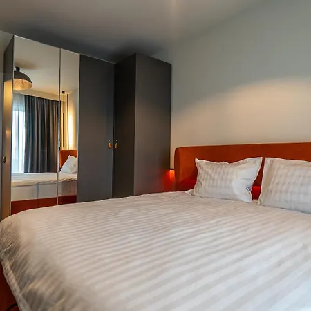 Envoo Homes - Alphaville 33 - 1 Bedroom * Брашов